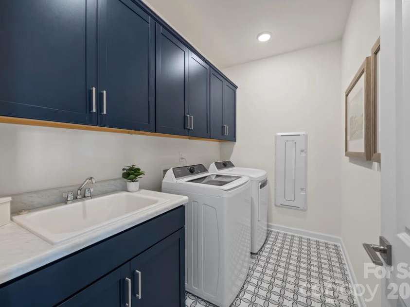 2933 audubon Ridge, Belmont, NC 28012.  MLS# CAR4377350, YatesRealty ID 22353. Spacious laundry room with drop in sink