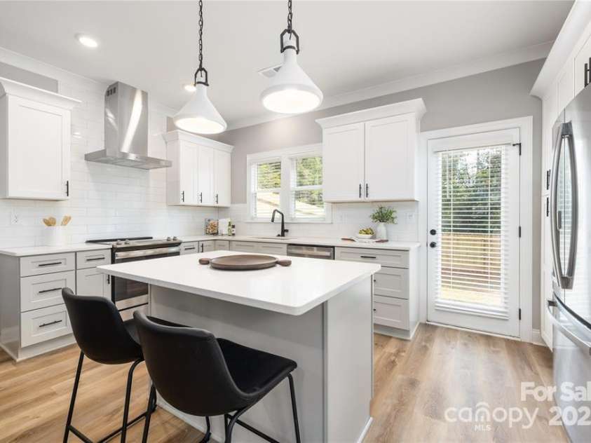 2003 Ashley Road, Charlotte, NC 28208.  MLS# CAR4269195, YatesRealty ID 22354. 