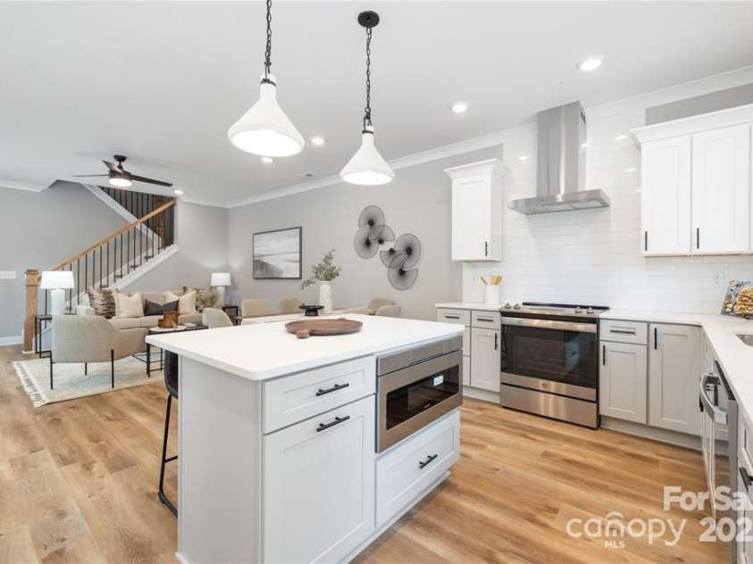 2003 Ashley Road, Charlotte, NC 28208.  MLS# CAR4269195, YatesRealty ID 22354. 