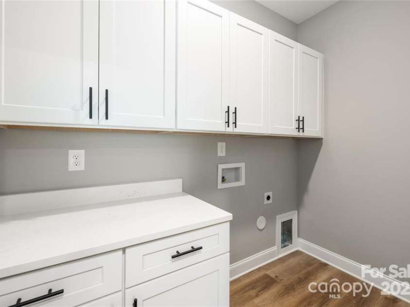 2003 Ashley Road, Charlotte, NC 28208.  MLS# CAR4269195, YatesRealty ID 22354. 