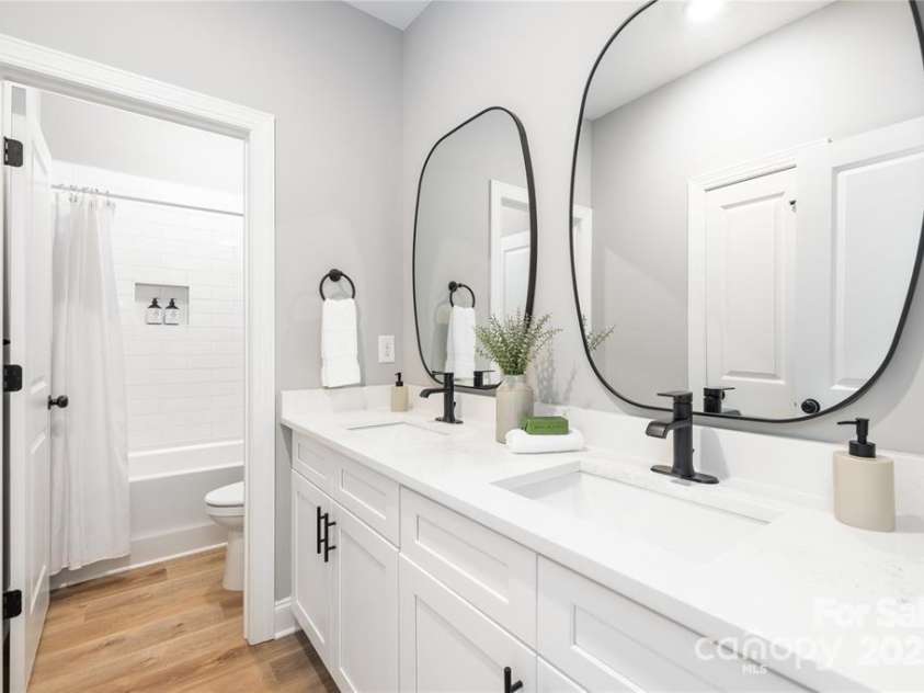 2003 Ashley Road, Charlotte, NC 28208.  MLS# CAR4269195, YatesRealty ID 22354. 