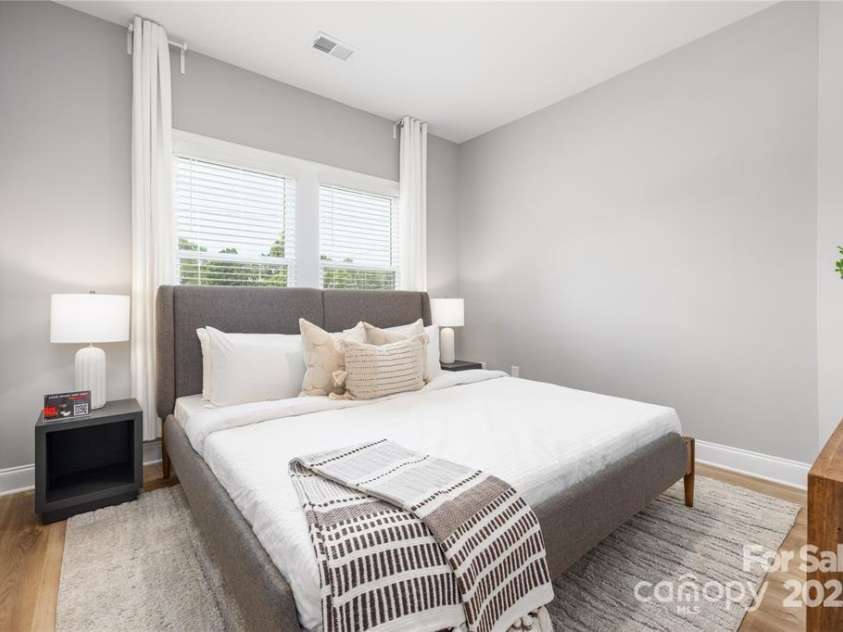 2003 Ashley Road, Charlotte, NC 28208.  MLS# CAR4269195, YatesRealty ID 22354. 