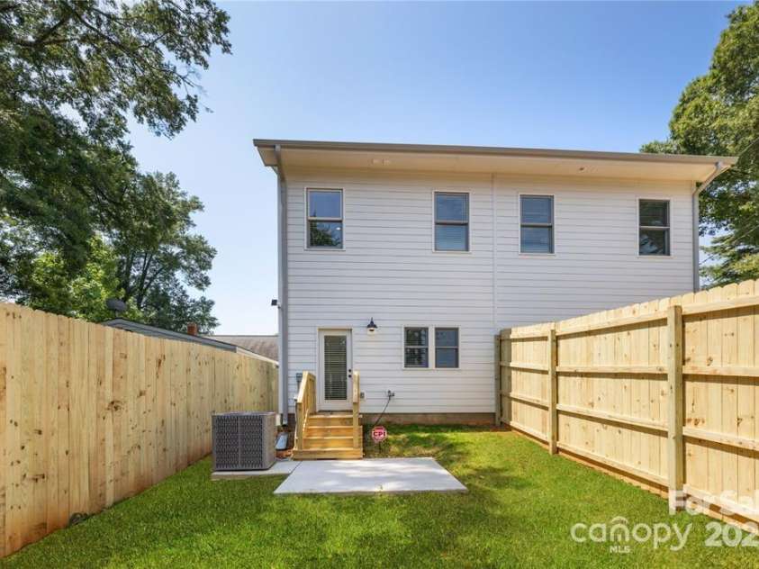 2003 Ashley Road, Charlotte, NC 28208.  MLS# CAR4269195, YatesRealty ID 22354. 