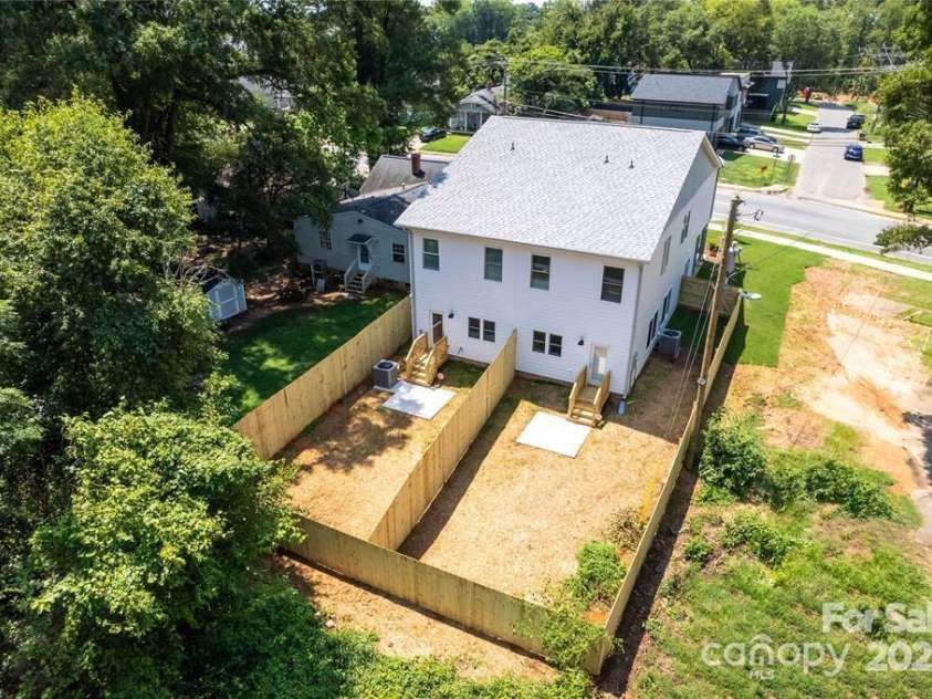 2003 Ashley Road, Charlotte, NC 28208.  MLS# CAR4269195, YatesRealty ID 22354. 