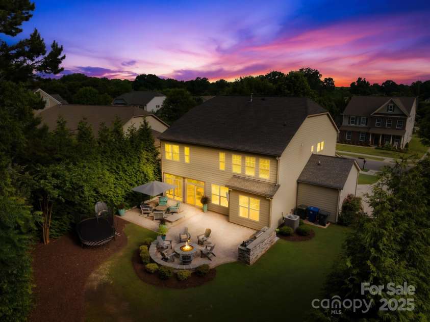 3918 Halcyon Drive, Huntersville, NC 28078.  MLS# CAR4259271, YatesRealty ID 22355. 