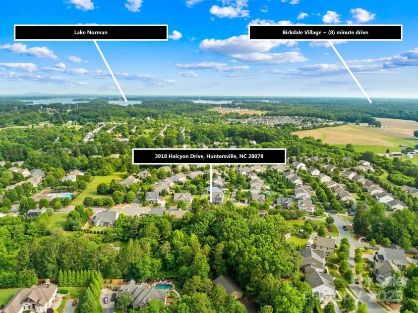 3918 Halcyon Drive, Huntersville, NC 28078.  MLS# CAR4259271, YatesRealty ID 22355. Conveniently located close to I-77, Birkdale Village and so much more!
