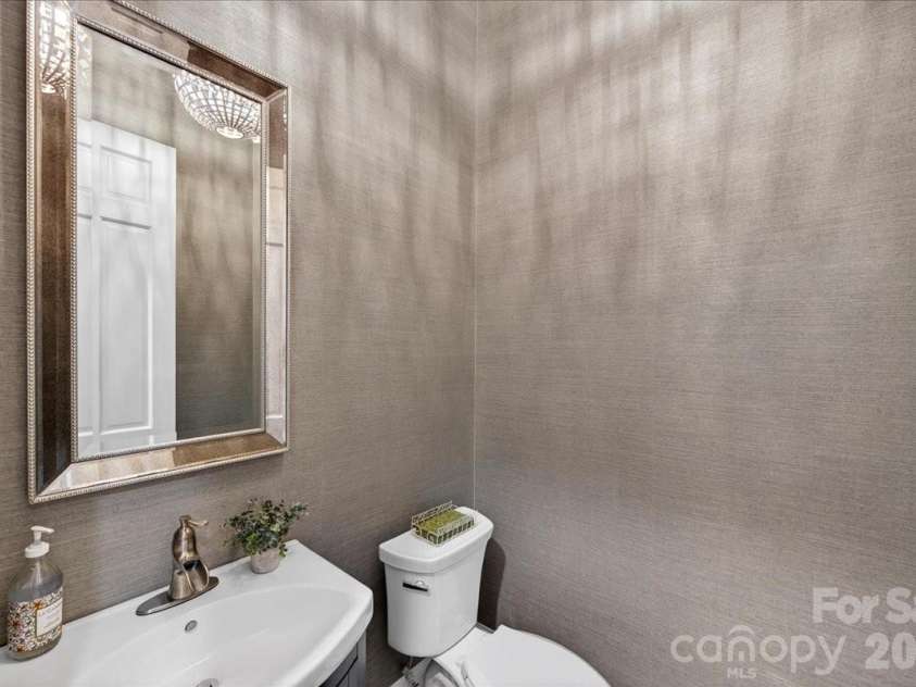 2135 Sharon Avenue, Charlotte, NC 28211.  MLS# CAR4353915, YatesRealty ID 22356. 2nd Powder