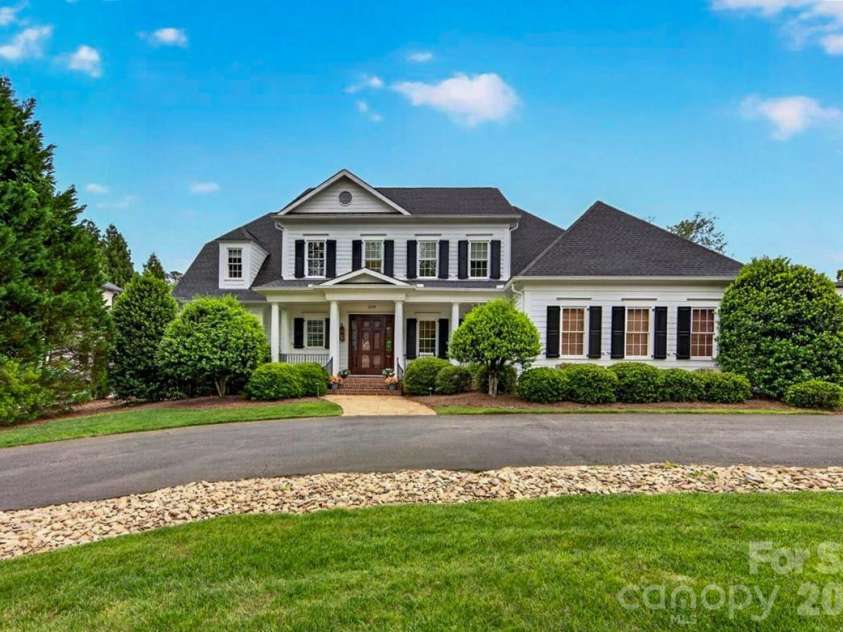 2135 Sharon Avenue, Charlotte, NC 28211.  MLS# CAR4353915, YatesRealty ID 22356. 