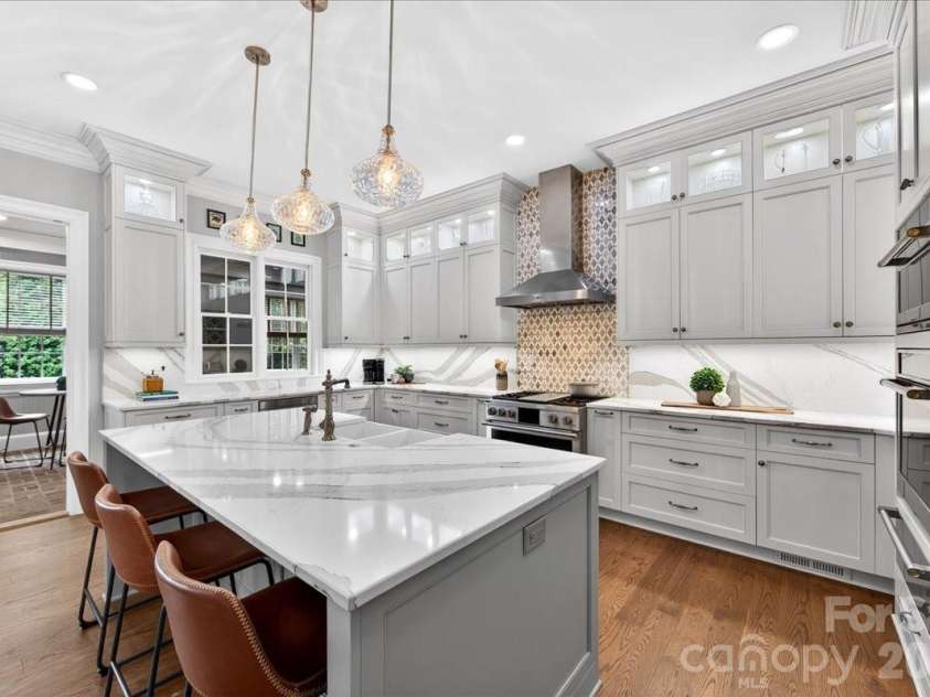 2135 Sharon Avenue, Charlotte, NC 28211.  MLS# CAR4353915, YatesRealty ID 22356. 