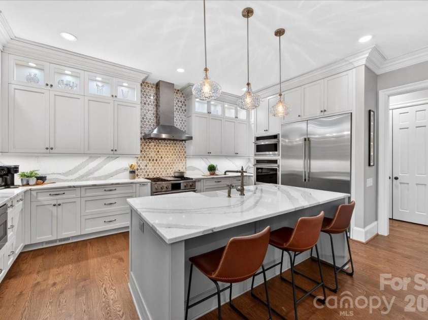 2135 Sharon Avenue, Charlotte, NC 28211.  MLS# CAR4353915, YatesRealty ID 22356. 