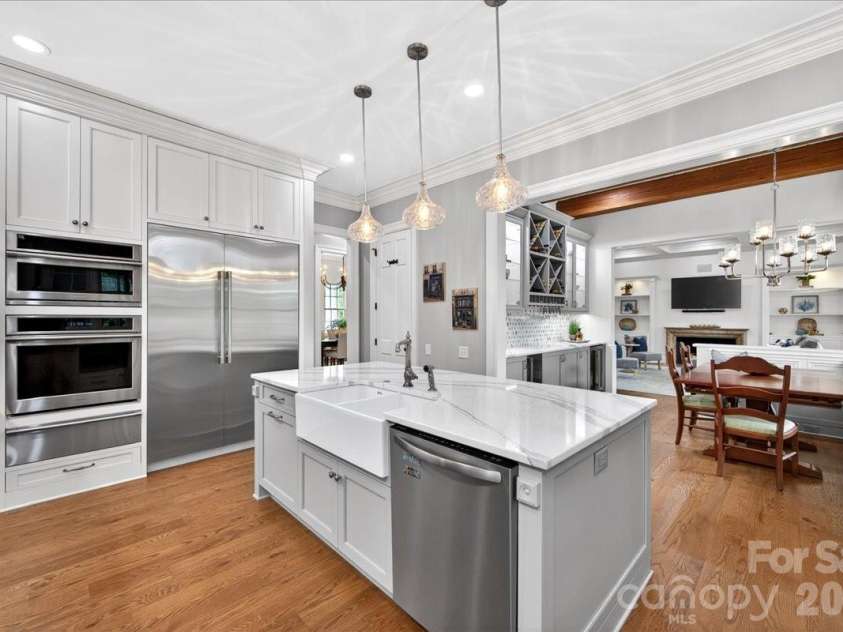 2135 Sharon Avenue, Charlotte, NC 28211.  MLS# CAR4353915, YatesRealty ID 22356. 