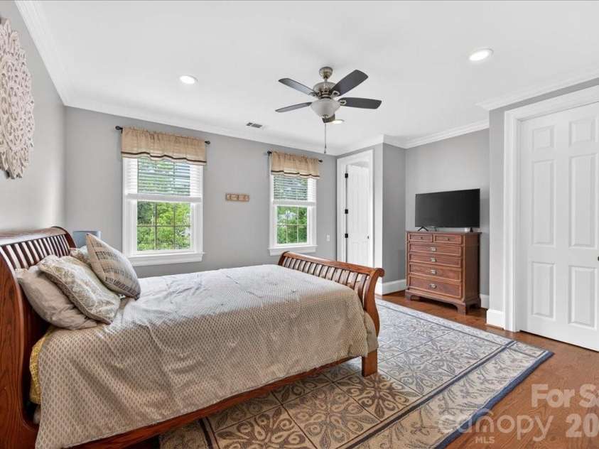 2135 Sharon Avenue, Charlotte, NC 28211.  MLS# CAR4353915, YatesRealty ID 22356. 