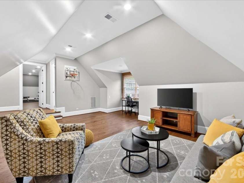 2135 Sharon Avenue, Charlotte, NC 28211.  MLS# CAR4353915, YatesRealty ID 22356. 