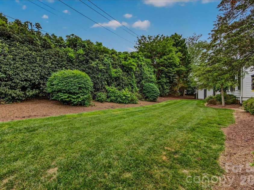 2135 Sharon Avenue, Charlotte, NC 28211.  MLS# CAR4353915, YatesRealty ID 22356. 