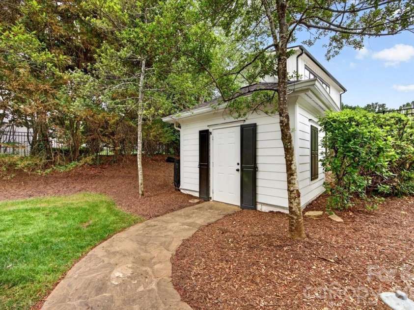 2135 Sharon Avenue, Charlotte, NC 28211.  MLS# CAR4353915, YatesRealty ID 22356. 