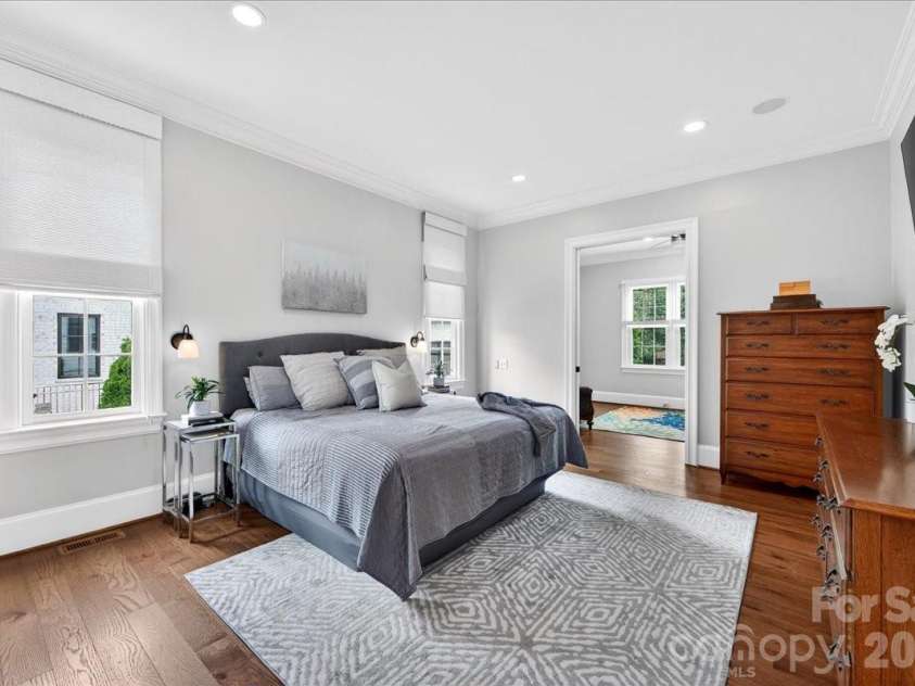 2135 Sharon Avenue, Charlotte, NC 28211.  MLS# CAR4353915, YatesRealty ID 22356. Owners' suite