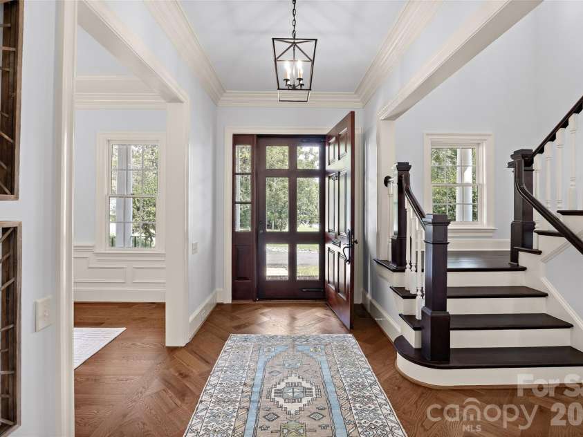2135 Sharon Avenue, Charlotte, NC 28211.  MLS# CAR4414349, YatesRealty ID 22356. 