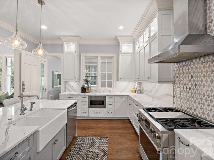 2135 Sharon Avenue, Charlotte, NC 28211.  MLS# CAR4414349, YatesRealty ID 22356. 