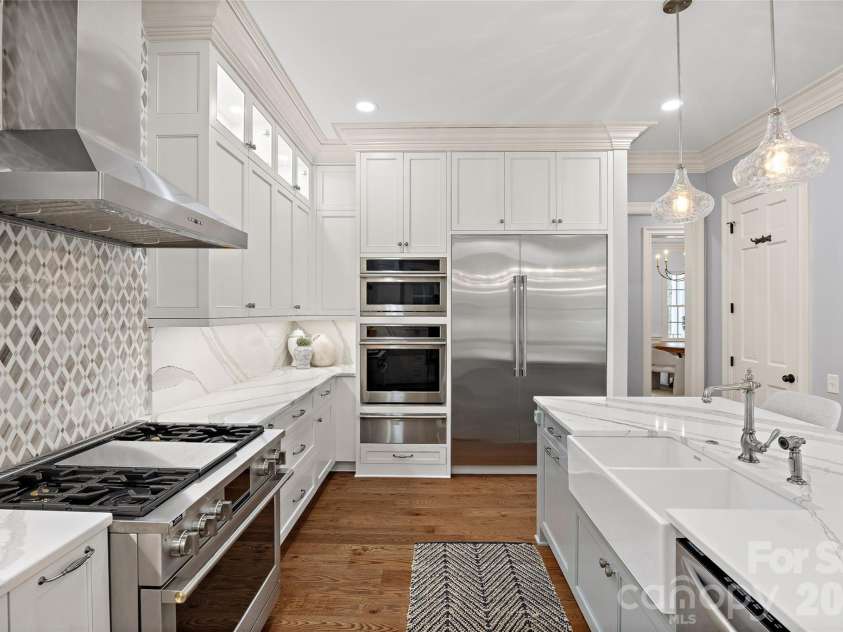 2135 Sharon Avenue, Charlotte, NC 28211.  MLS# CAR4414349, YatesRealty ID 22356. 