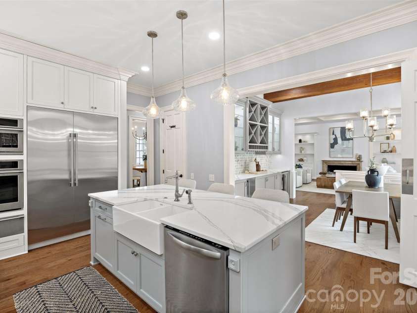 2135 Sharon Avenue, Charlotte, NC 28211.  MLS# CAR4414349, YatesRealty ID 22356. 