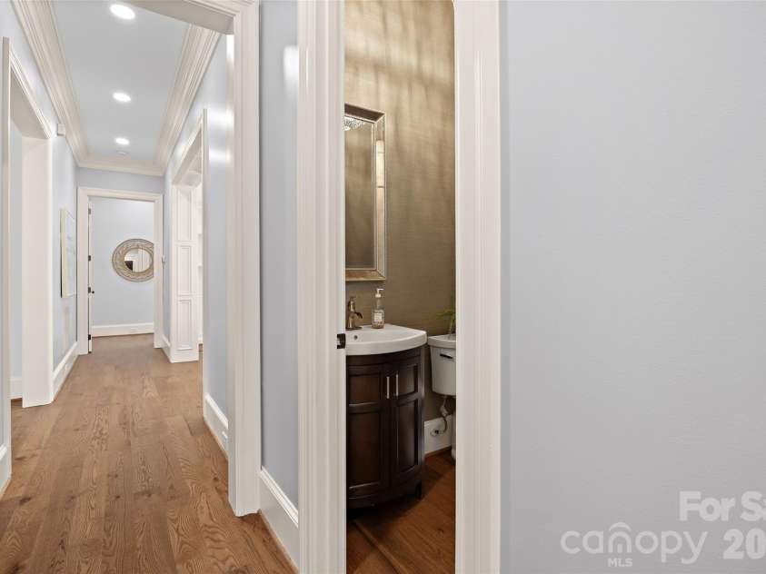 2135 Sharon Avenue, Charlotte, NC 28211.  MLS# CAR4414349, YatesRealty ID 22356. 