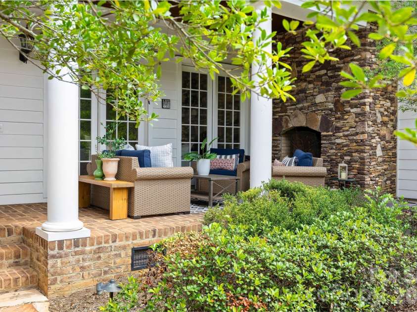 2135 Sharon Avenue, Charlotte, NC 28211.  MLS# CAR4414349, YatesRealty ID 22356. 