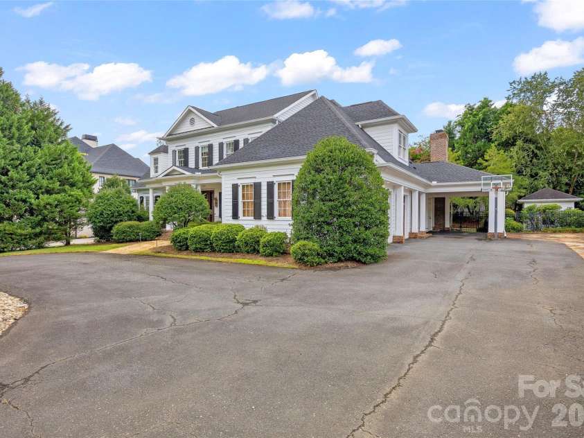 2135 Sharon Avenue, Charlotte, NC 28211.  MLS# CAR4414349, YatesRealty ID 22356. Additional Parking