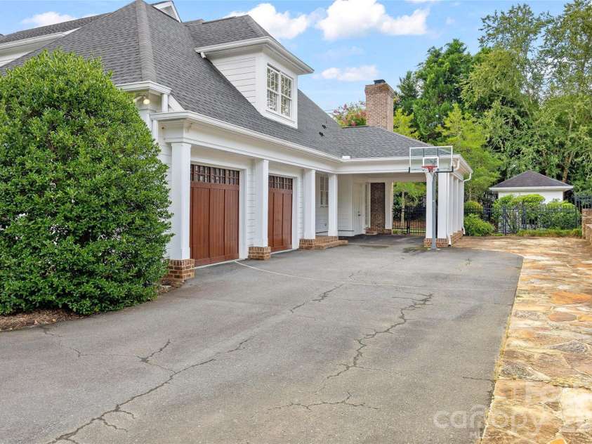 2135 Sharon Avenue, Charlotte, NC 28211.  MLS# CAR4414349, YatesRealty ID 22356. Attached Garage