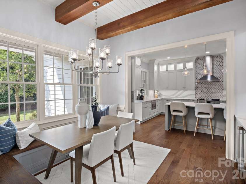2135 Sharon Avenue, Charlotte, NC 28211.  MLS# CAR4414349, YatesRealty ID 22356. Breakfast Area