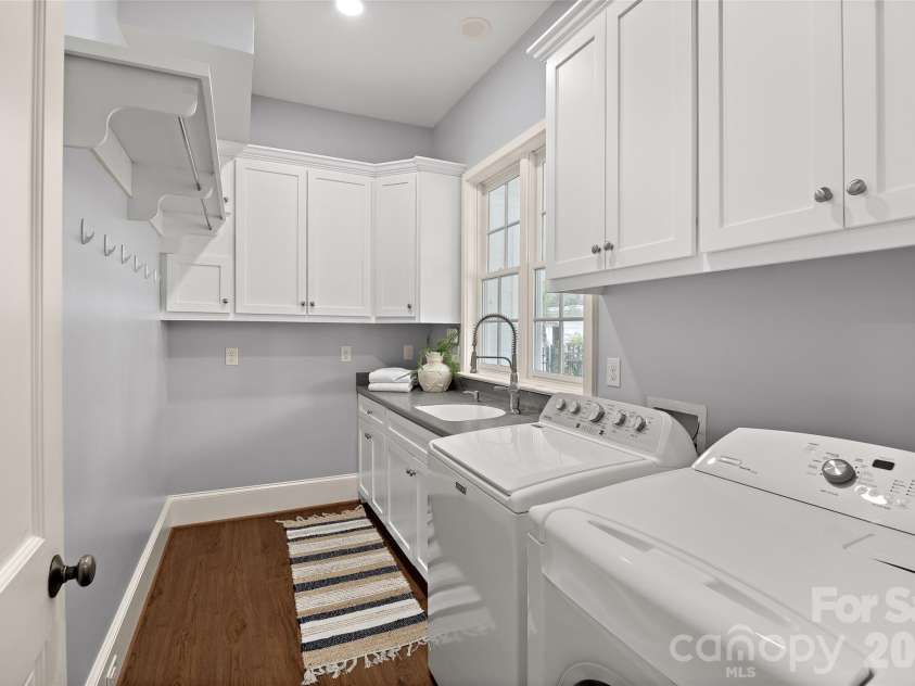 2135 Sharon Avenue, Charlotte, NC 28211.  MLS# CAR4414349, YatesRealty ID 22356. Laundry Room on Main Floor