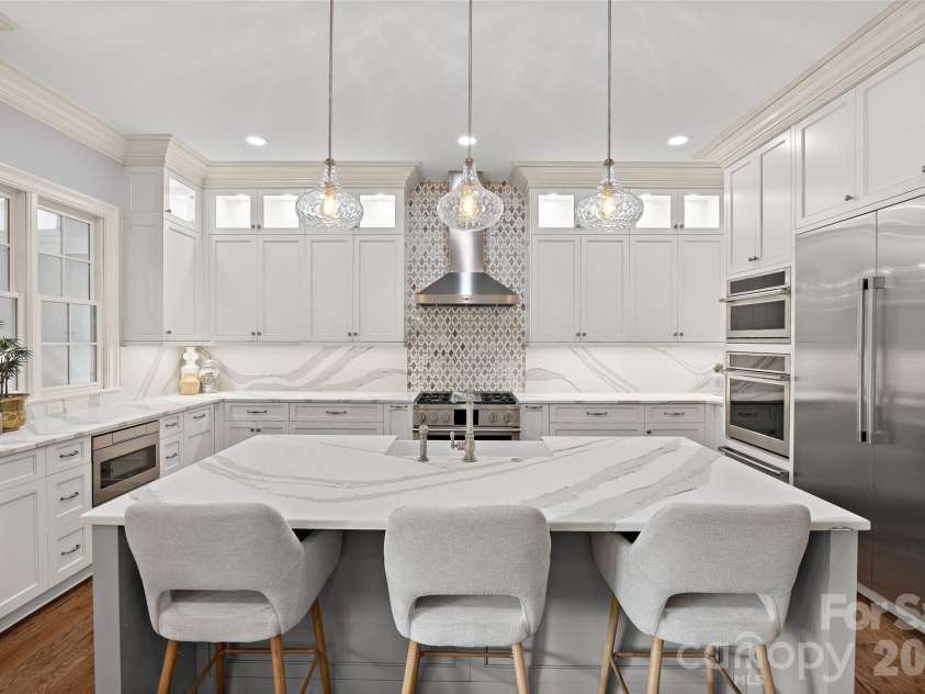 2135 Sharon Avenue, Charlotte, NC 28211.  MLS# CAR4414349, YatesRealty ID 22356. Massive Kitchen Island
