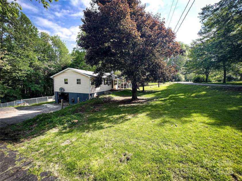 99 Boone Street, Spruce Pine, NC 28777.  MLS# CAR4259329, YatesRealty ID 22358. 