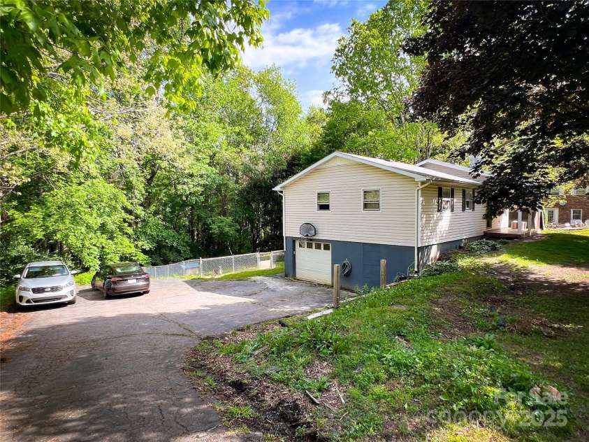 99 Boone Street, Spruce Pine, NC 28777.  MLS# CAR4259329, YatesRealty ID 22358. 