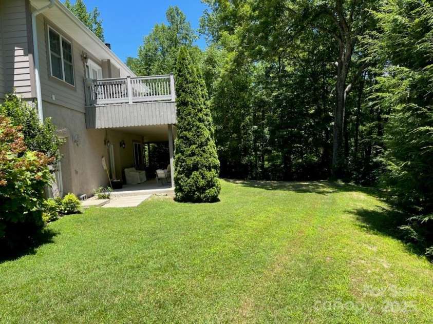 526 Grand Oaks Drive, Hendersonville, NC 28792.  MLS# CAR4239687, YatesRealty ID 22359. 