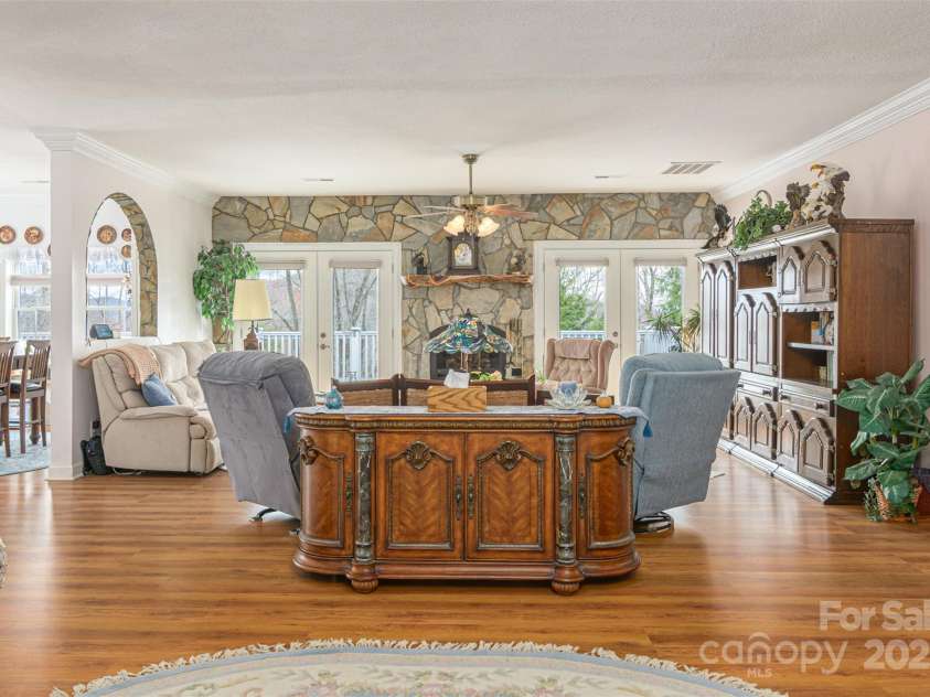 526 Grand Oaks Drive, Hendersonville, NC 28792.  MLS# CAR4239687, YatesRealty ID 22359. 