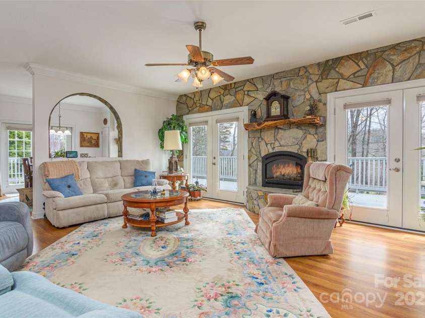 526 Grand Oaks Drive, Hendersonville, NC 28792.  MLS# CAR4239687, YatesRealty ID 22359. 