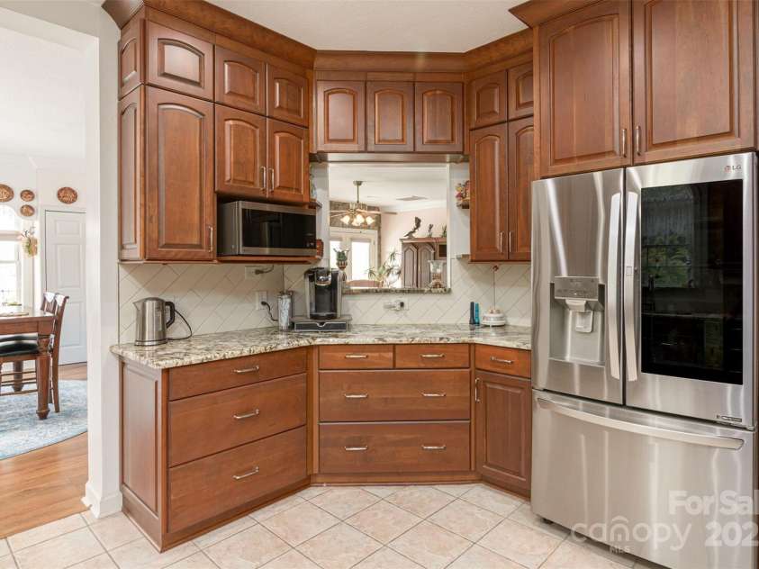 526 Grand Oaks Drive, Hendersonville, NC 28792.  MLS# CAR4239687, YatesRealty ID 22359. 