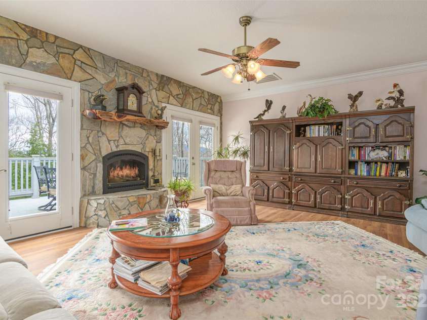 526 Grand Oaks Drive, Hendersonville, NC 28792.  MLS# CAR4239687, YatesRealty ID 22359. 