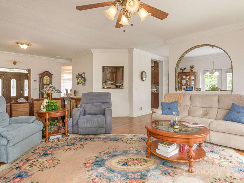 526 Grand Oaks Drive, Hendersonville, NC 28792.  MLS# CAR4239687, YatesRealty ID 22359. 