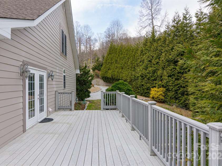 526 Grand Oaks Drive, Hendersonville, NC 28792.  MLS# CAR4239687, YatesRealty ID 22359. 