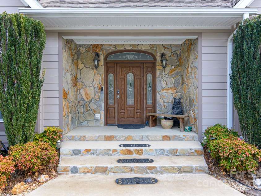 526 Grand Oaks Drive, Hendersonville, NC 28792.  MLS# CAR4239687, YatesRealty ID 22359. Beautiful Stone Highlights
