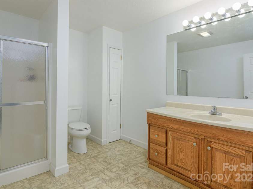 526 Grand Oaks Drive, Hendersonville, NC 28792.  MLS# CAR4239687, YatesRealty ID 22359. Full Bath Upstairs