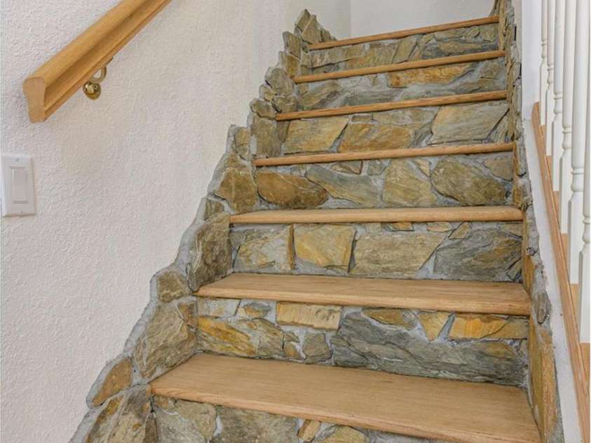 526 Grand Oaks Drive, Hendersonville, NC 28792.  MLS# CAR4239687, YatesRealty ID 22359. Hand laid Stone Highlights to Upstairs