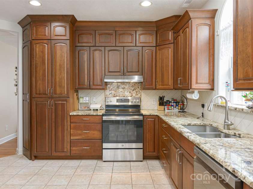 526 Grand Oaks Drive, Hendersonville, NC 28792.  MLS# CAR4239687, YatesRealty ID 22359. There is so much storage space in this Large Kitchen