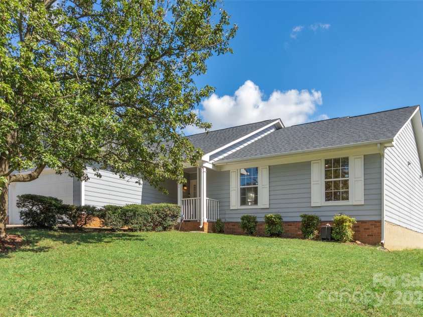 7121 Lanark Court, Charlotte, NC 28217.  MLS# CAR4232257, YatesRealty ID 2236. 