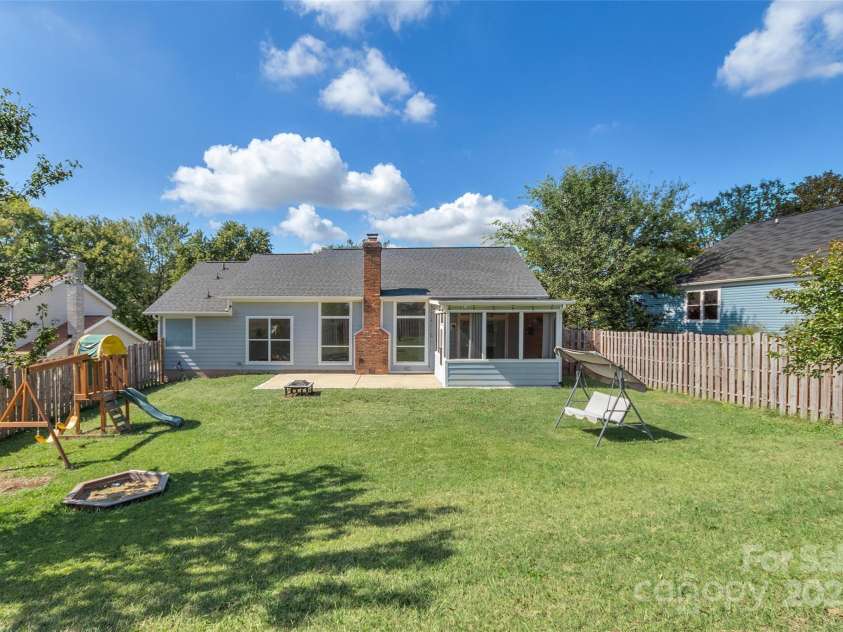 7121 Lanark Court, Charlotte, NC 28217.  MLS# CAR4232257, YatesRealty ID 2236. 