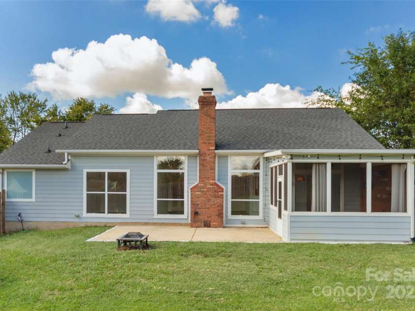 7121 Lanark Court, Charlotte, NC 28217.  MLS# CAR4232257, YatesRealty ID 2236. 