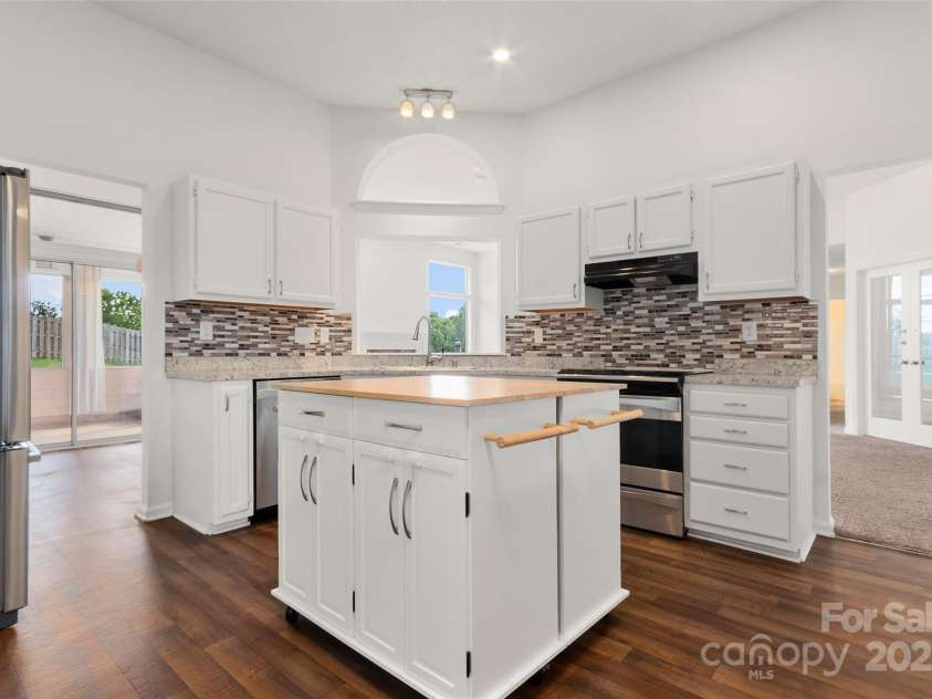 7121 Lanark Court, Charlotte, NC 28217.  MLS# CAR4232257, YatesRealty ID 2236. 