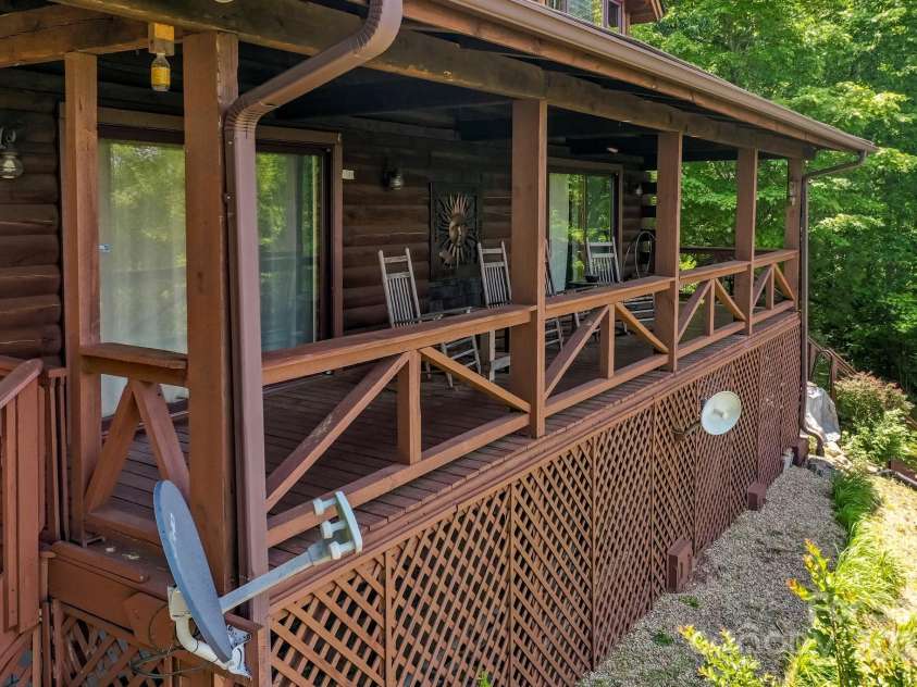 282 H and H Trail, Black Mountain, NC 28711.  MLS# CAR4267235, YatesRealty ID 22360. 