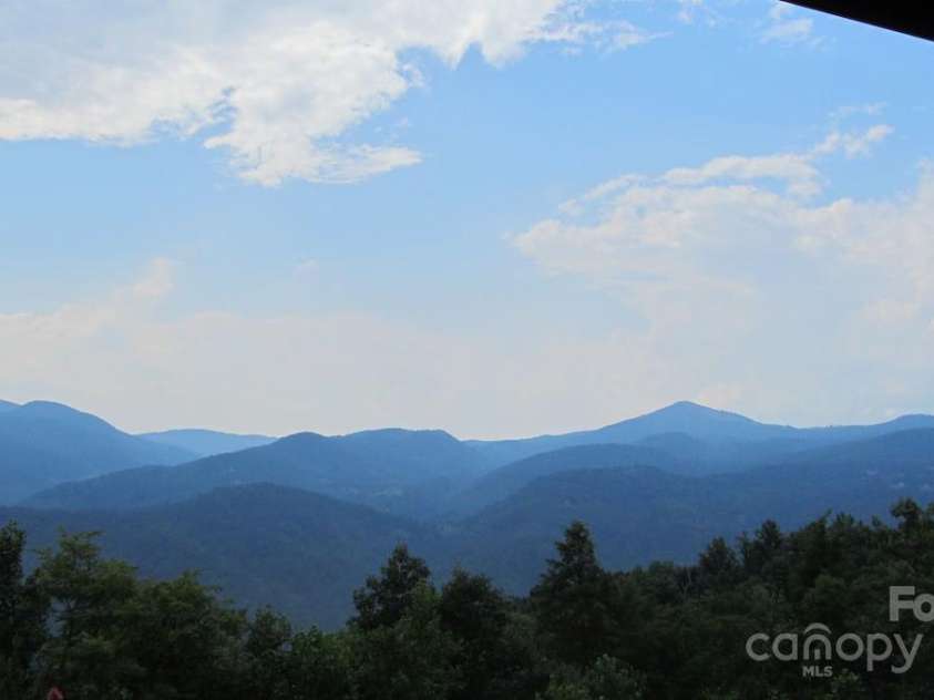 282 H and H Trail, Black Mountain, NC 28711.  MLS# CAR4267235, YatesRealty ID 22360. 